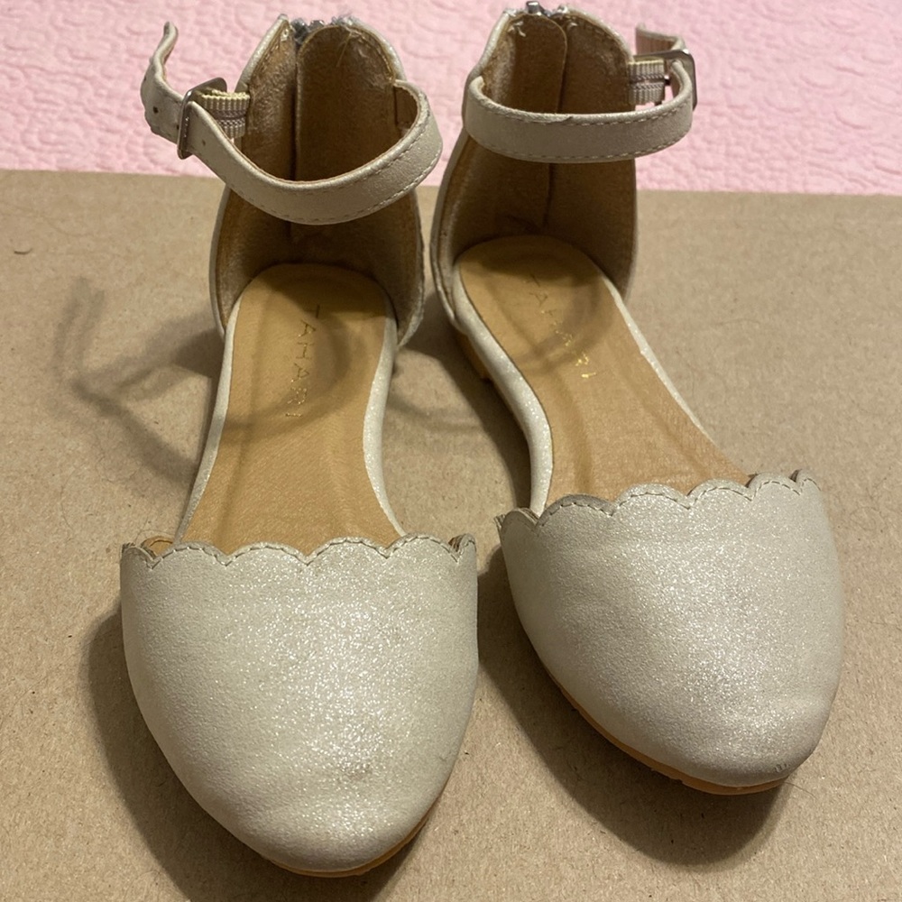 Tahari shoes